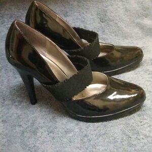 Sam&Libby MARY JANE black patent heels with stretch band size 8